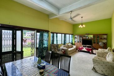 CHEAP 2.5 storey Semi D at Bangsar for sale