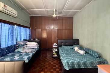 CHEAP 2.5 storey Semi D at Bangsar for sale