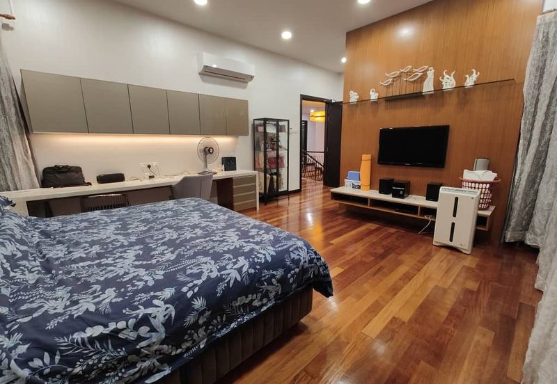 CHEAP 2 storey Bungalow at Bukit Sungai Long