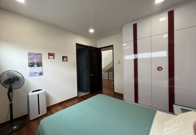 CHEAP 3 sty zero lot bungalow at Saujana Mutiara , Kajang