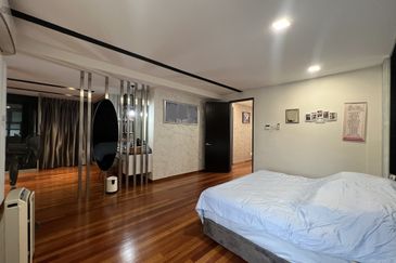 CHEAP 3 sty zero lot bungalow at Saujana Mutiara , Kajang