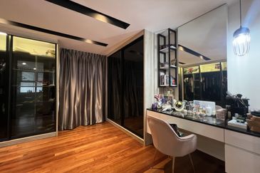 CHEAP 3 sty zero lot bungalow at Saujana Mutiara , Kajang