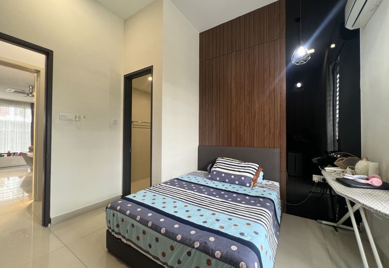 CHEAP 3 sty zero lot bungalow at Saujana Mutiara , Kajang