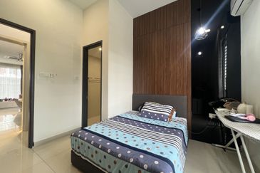 CHEAP 3 sty zero lot bungalow at Saujana Mutiara , Kajang