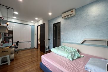 CHEAP 3 sty zero lot bungalow at Saujana Mutiara , Kajang