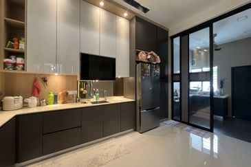 CHEAP 3 sty zero lot bungalow at Saujana Mutiara , Kajang