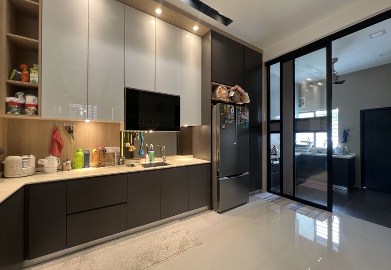 CHEAP 3 sty zero lot bungalow at Saujana Mutiara , Kajang