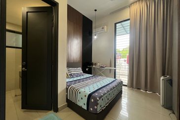 CHEAP 3 sty zero lot bungalow at Saujana Mutiara , Kajang