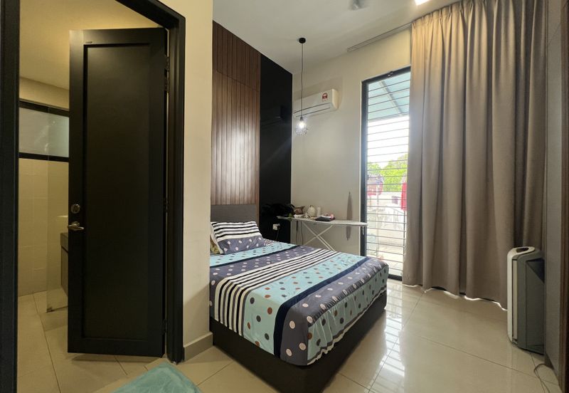 CHEAP 3 sty zero lot bungalow at Saujana Mutiara , Kajang