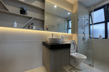 CHEAP 3 sty zero lot bungalow at Saujana Mutiara , Kajang