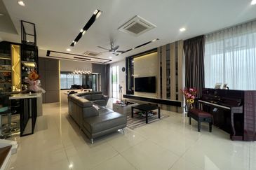 CHEAP 3 sty zero lot bungalow at Saujana Mutiara , Kajang