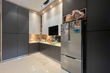 CHEAP 3 sty zero lot bungalow at Saujana Mutiara , Kajang