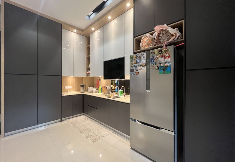 CHEAP 3 sty zero lot bungalow at Saujana Mutiara , Kajang