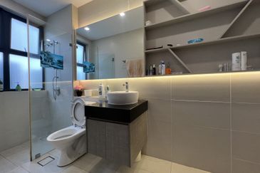 CHEAP 3 sty zero lot bungalow at Saujana Mutiara , Kajang