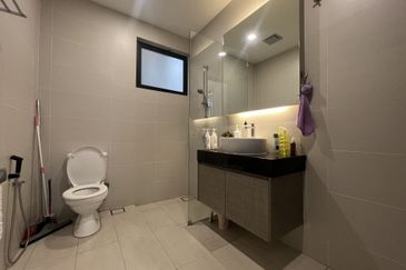 CHEAP 3 sty zero lot bungalow at Saujana Mutiara , Kajang