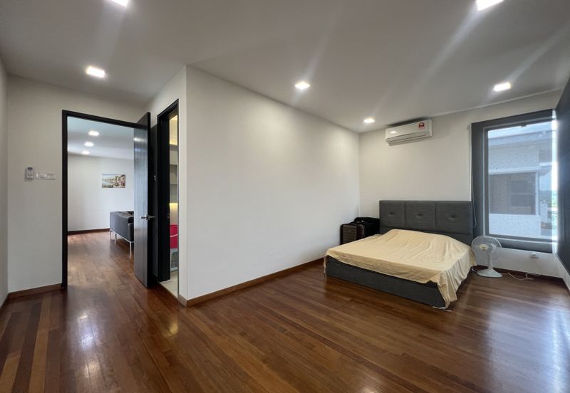 CHEAP 3 sty zero lot bungalow at Saujana Mutiara , Kajang