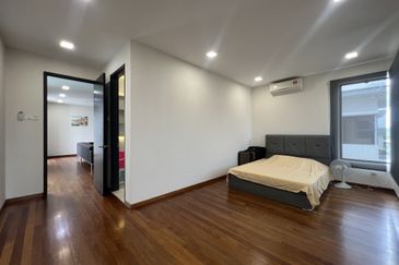 CHEAP 3 sty zero lot bungalow at Saujana Mutiara , Kajang