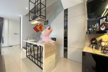 CHEAP 3 sty zero lot bungalow at Saujana Mutiara , Kajang