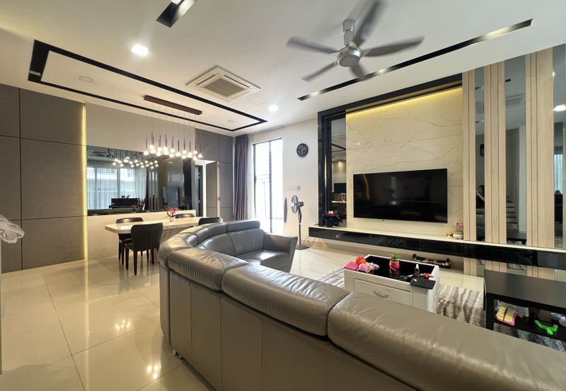 CHEAP 3 sty zero lot bungalow at Saujana Mutiara , Kajang