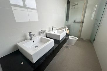 CHEAP 2.5 Sty Semi D at Twin Palm, Sungai Long 