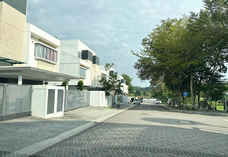 CHEAP 2.5 Sty Semi D at Twin Palm, Sungai Long 