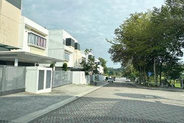 CHEAP 2.5 Sty Semi D at Twin Palm, Sungai Long 