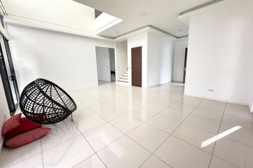 CHEAP 2.5 Sty Semi D at Twin Palm, Sungai Long 