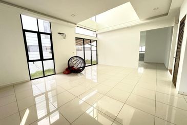 CHEAP 2.5 Sty Semi D at Twin Palm, Sungai Long 