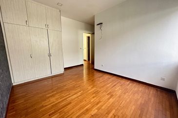 CHEAP 2.5 Sty Semi D at Twin Palm, Sungai Long 