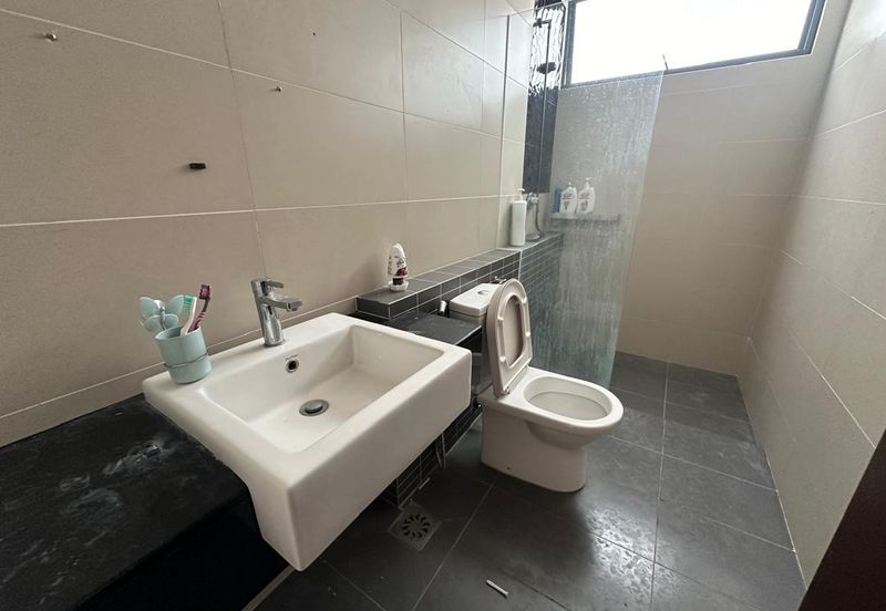 CHEAP 2.5 Sty Semi D at Twin Palm, Sungai Long 