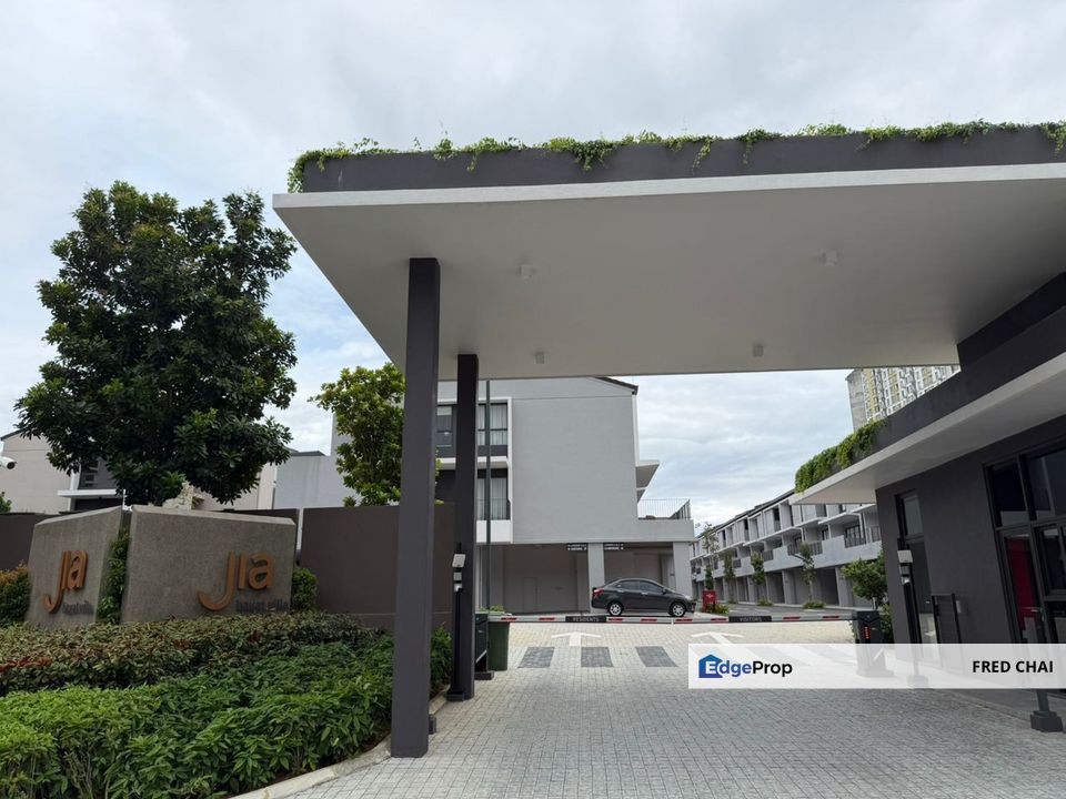 C H E A P 3 sty Garden Terrace Home at Hayat Villa Bukit Serdang, Selangor, Seri Kembangan