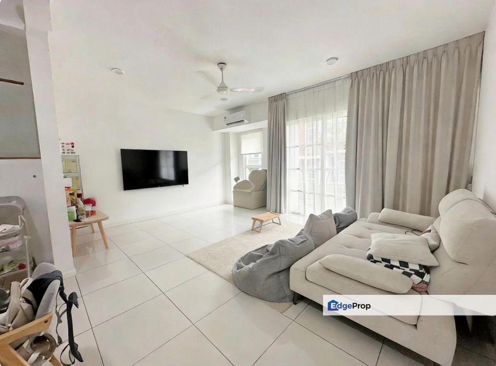 CHEAP 2 storey Emerald Hills Superlink terrace house with renovation, Kuala Lumpur, Cheras