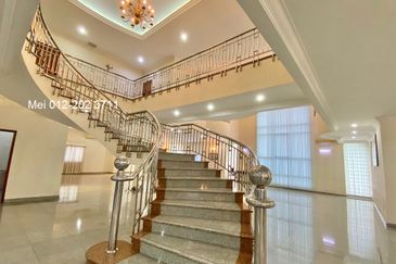 Bukit Pantai (Pantai Hill)