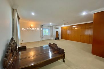 Bukit Pantai (Pantai Hill)