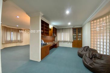 Bukit Pantai (Pantai Hill)