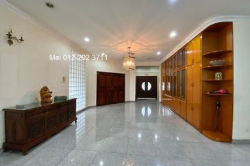 Bukit Pantai (Pantai Hill)