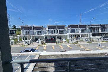 Nova and Aurora Bandar Springhill