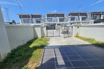 Nova and Aurora Bandar Springhill