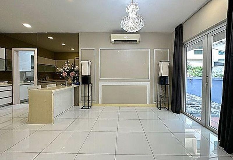 Rafflesia @ The Hill