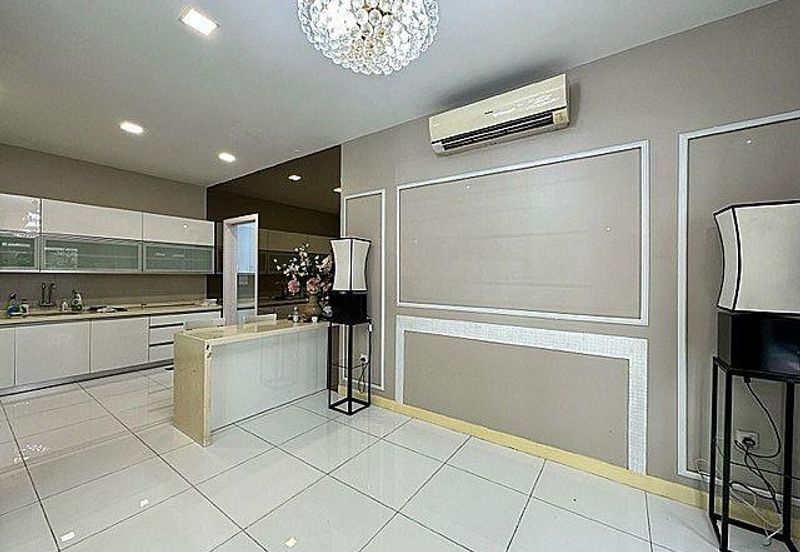 Rafflesia @ The Hill