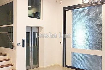 Rafflesia @ The Hill