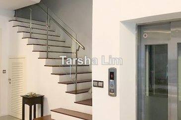 Rafflesia @ The Hill