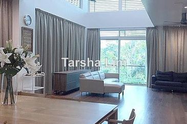 Rafflesia @ The Hill