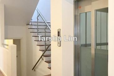 Rafflesia @ The Hill