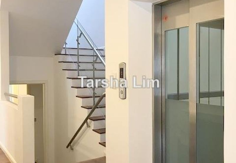 Rafflesia @ The Hill