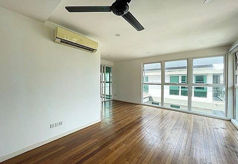 Rafflesia @ The Hill