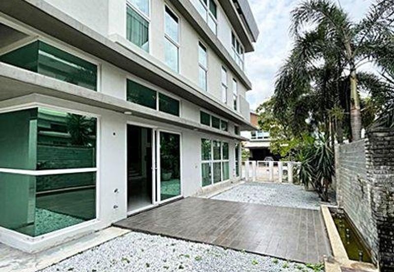 Rafflesia @ The Hill