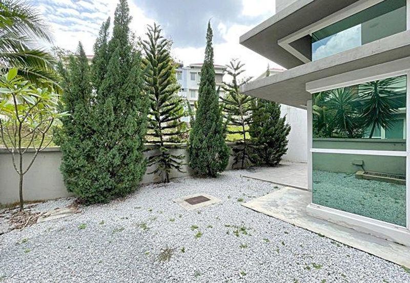 Rafflesia @ The Hill