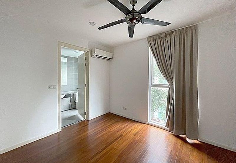 Rafflesia @ The Hill