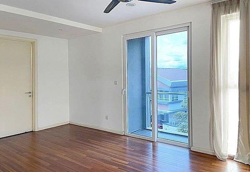 Rafflesia @ The Hill